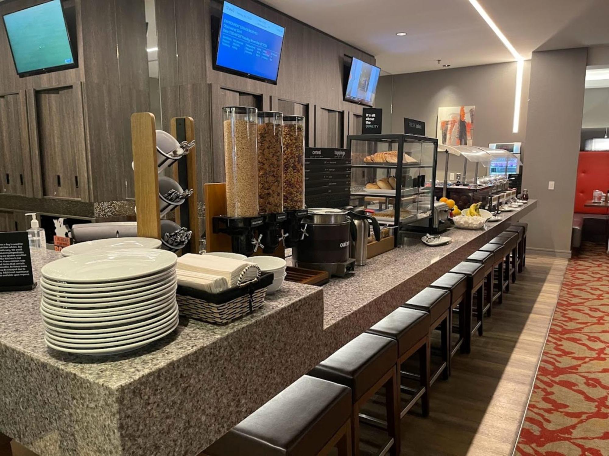 Hotel Winnipeg-south By Ihg 3*