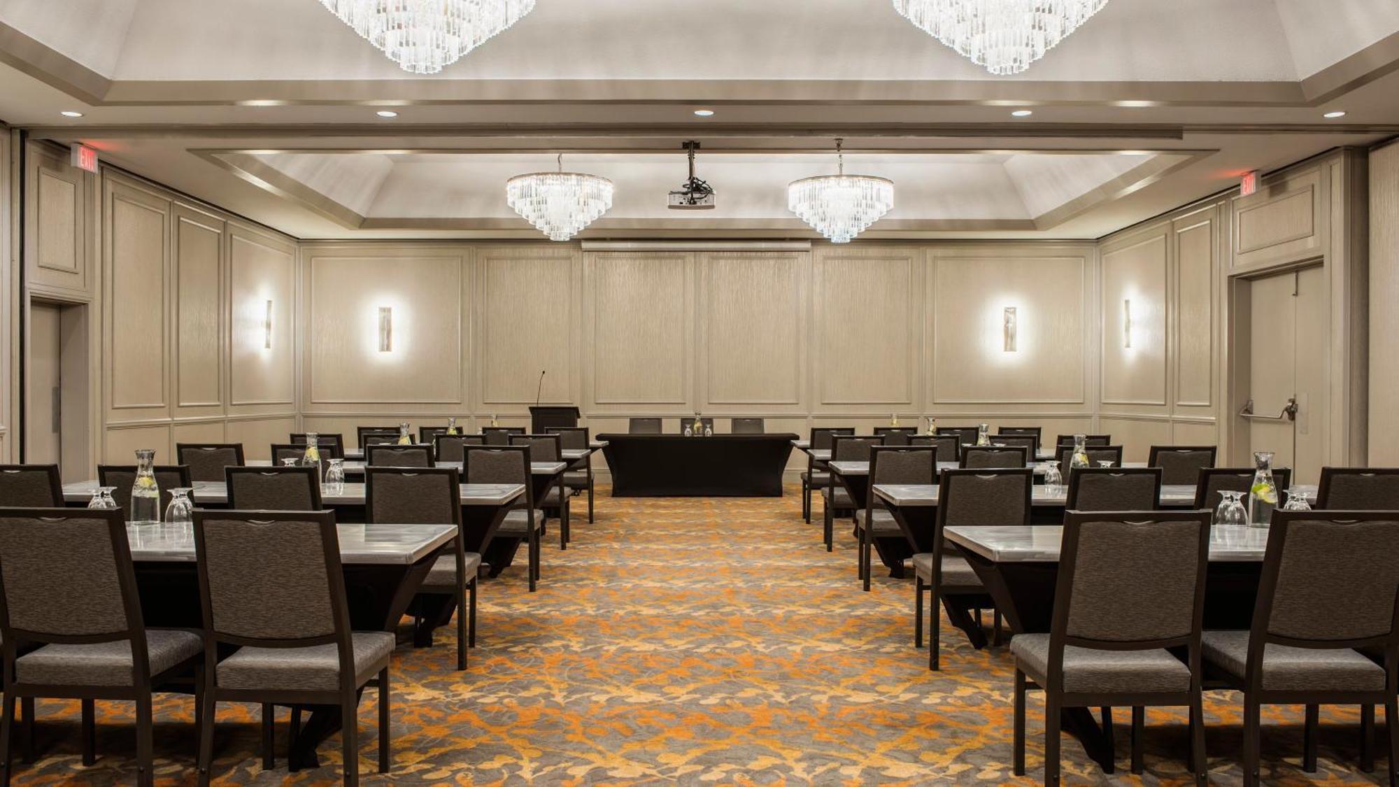Winnipeg-south By Ihg Hotel 3*