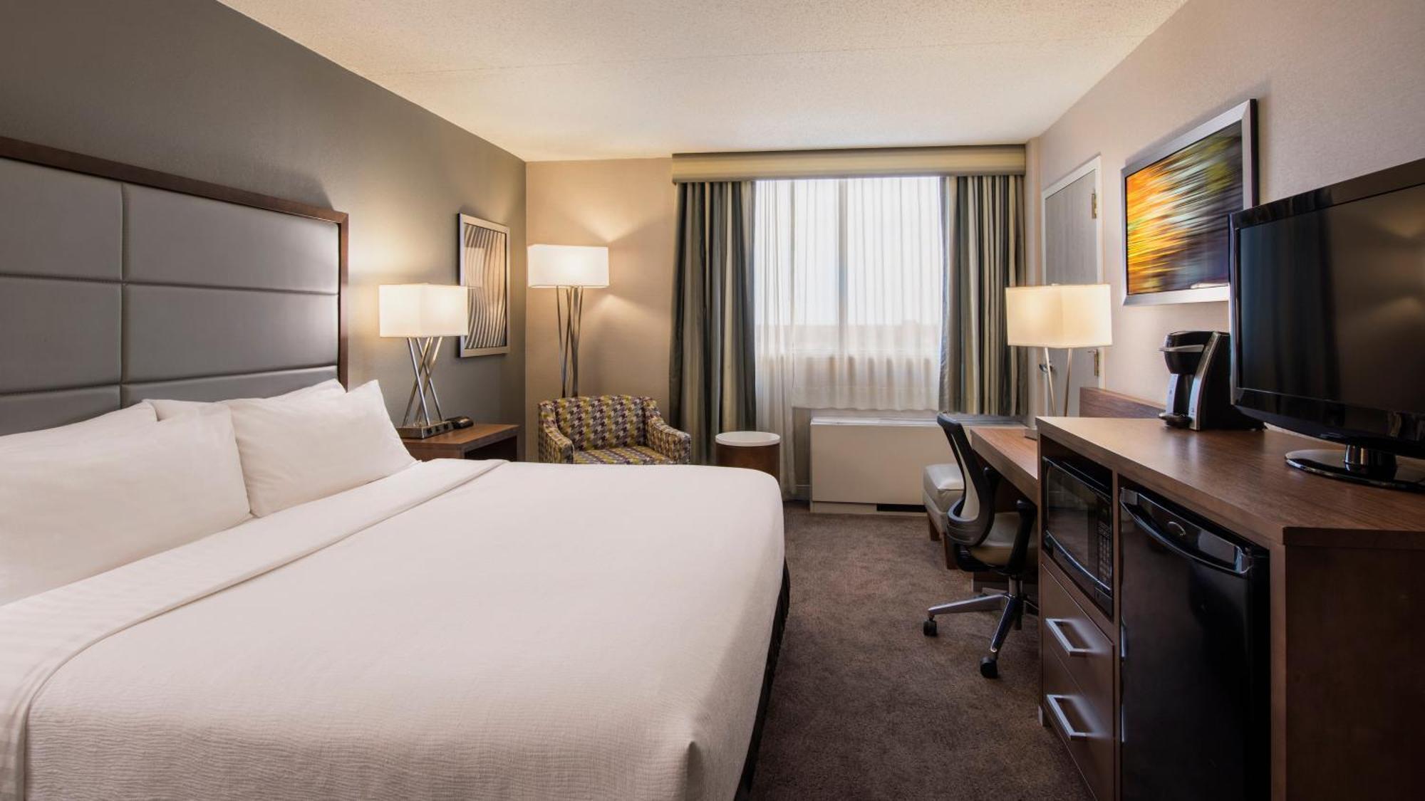 Hotel Winnipeg-south By Ihg 3*